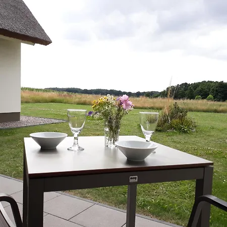 Komfort Trifft Idylle - Ferienwohnung Mit Seeblick Lejlighed Wreechen